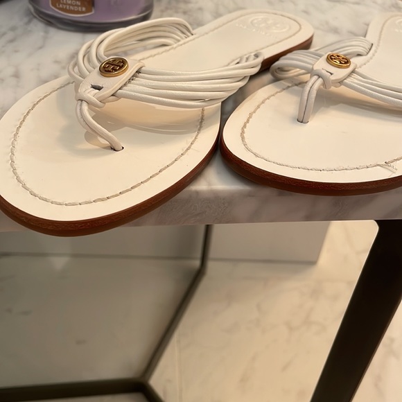 NWT Tory Burch White Leather Thong Sandal/Flip Flop 🩴 Size 7 - with Box - Picture 12 of 13